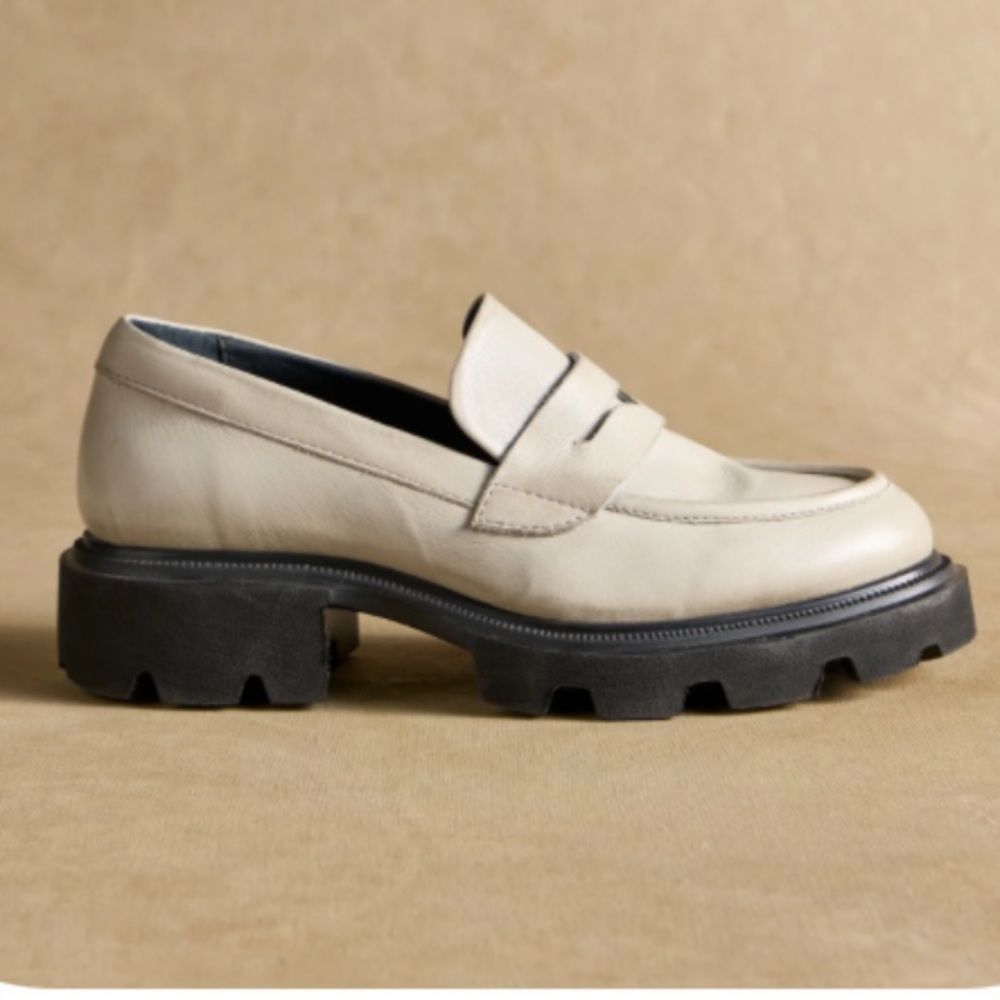 Toni Lug Sole Loafers
38 / Stone